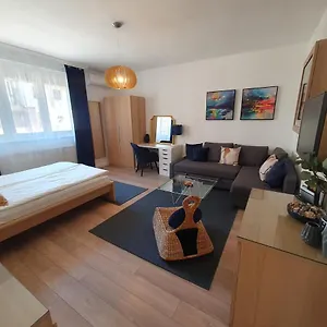 Guru 2 Apartman