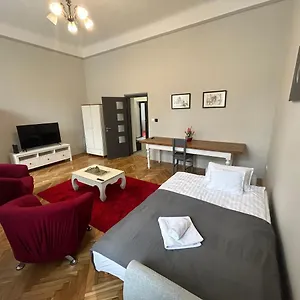 Fullmoon 2 Apartman